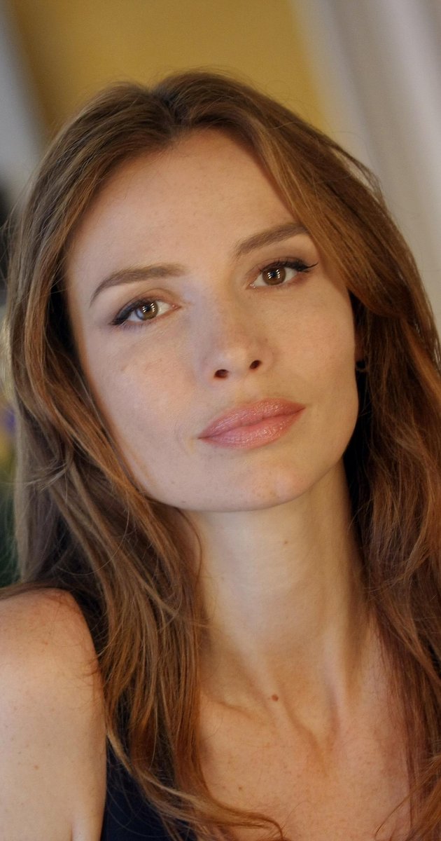 Saffron Burrows