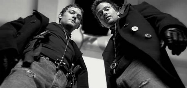 Flanery bótoxaði sig rosalega upp á milli mynda